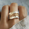 Anillo de Plata con Hilo Dorado