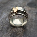 Bague en argent avec cœur en or