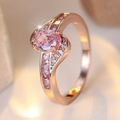 Bague dorée avec cristal rose