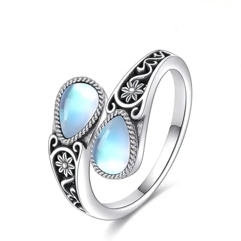 Bague Élégante avec Fleur en Pierre de Lune