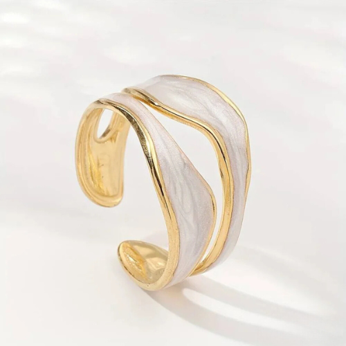 Bague ouverte ondulée plaquée or