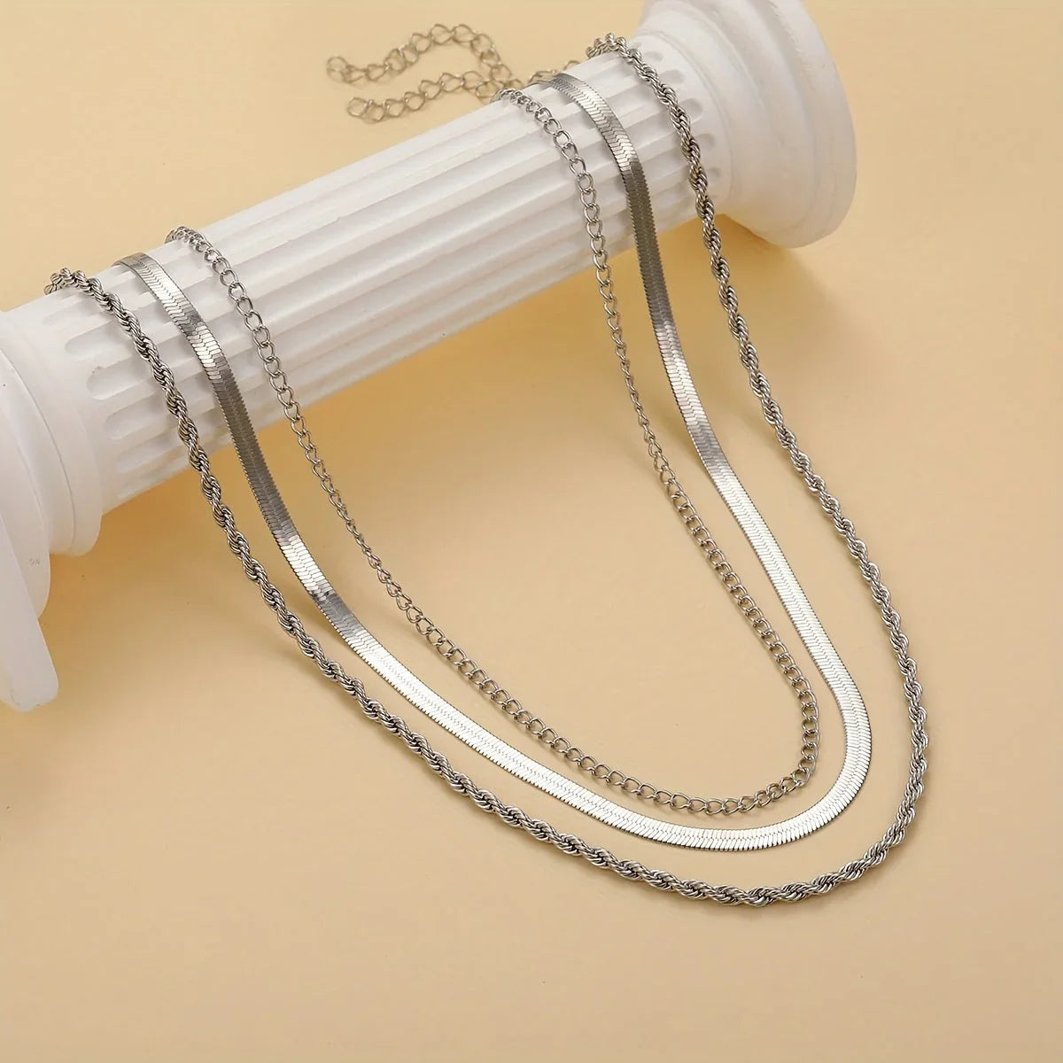 Collier Doré Multirangs Élégant