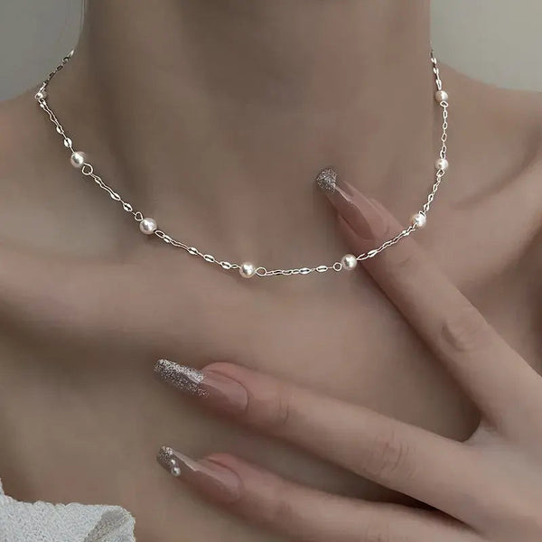 Collier élégant avec des perles lumineuses