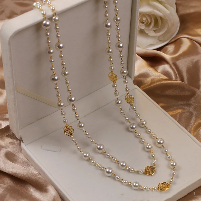Collier élégant en or avec des perles