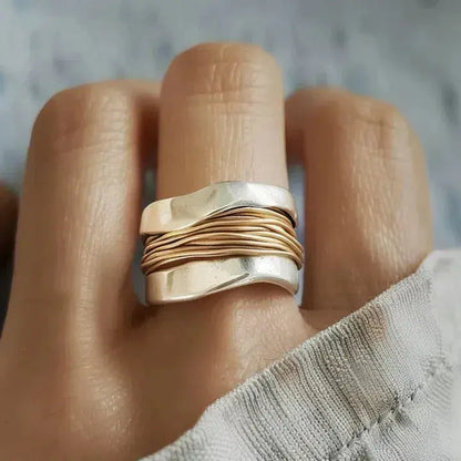 Bague en argent avec fil doré