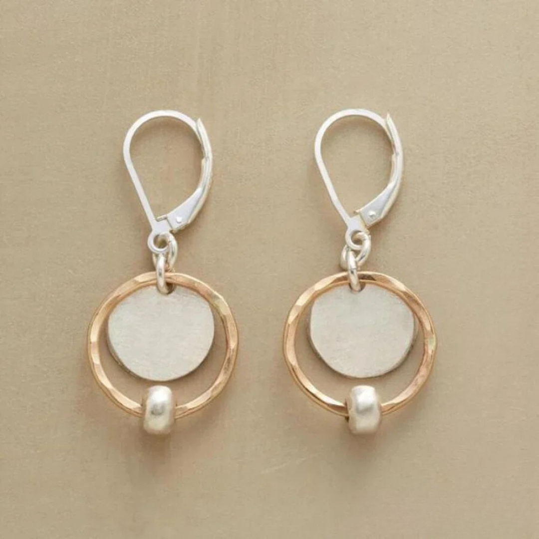 Boucles d'oreilles chics en or et argent avec perles