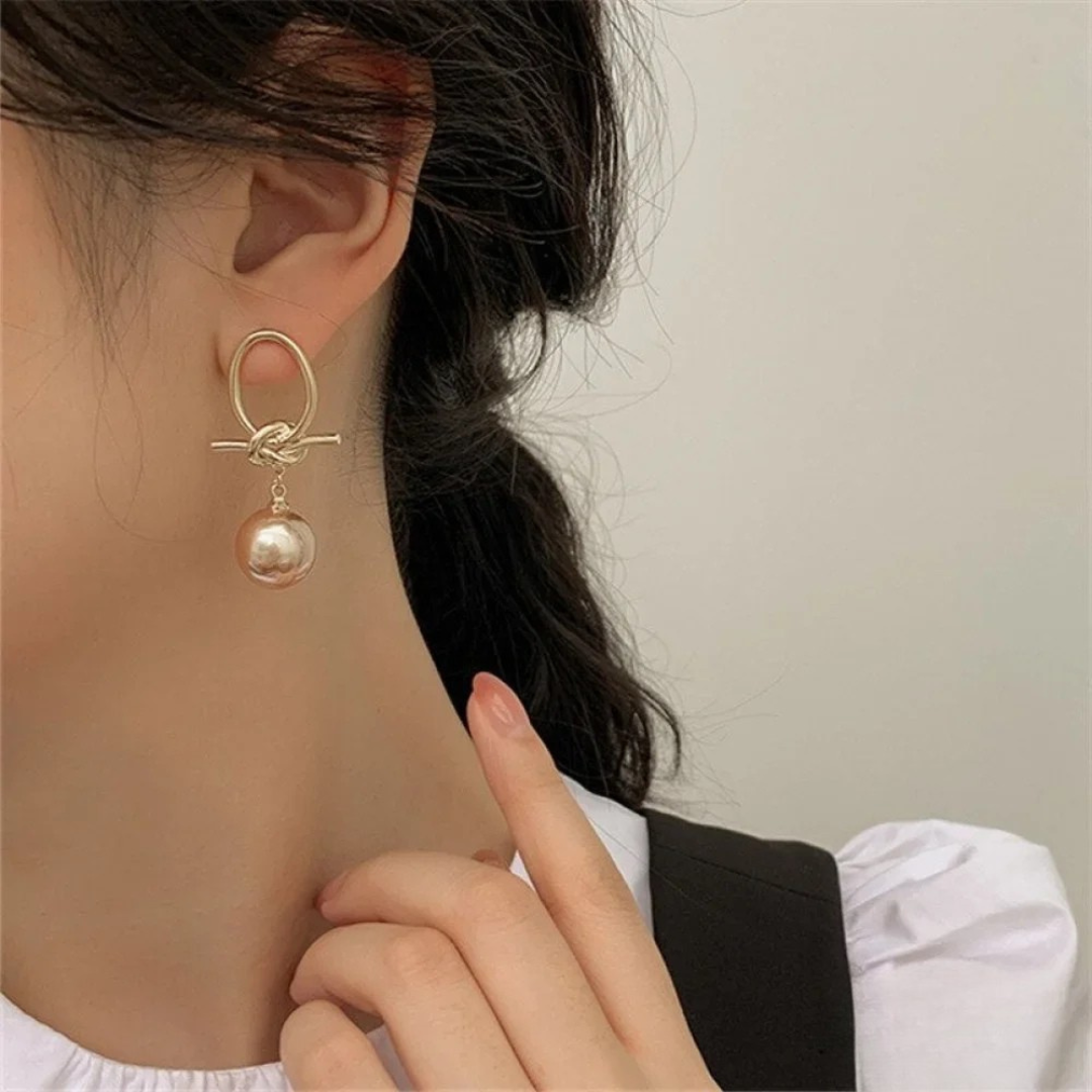 Boucles d'oreilles pendantes avec perle intemporelle