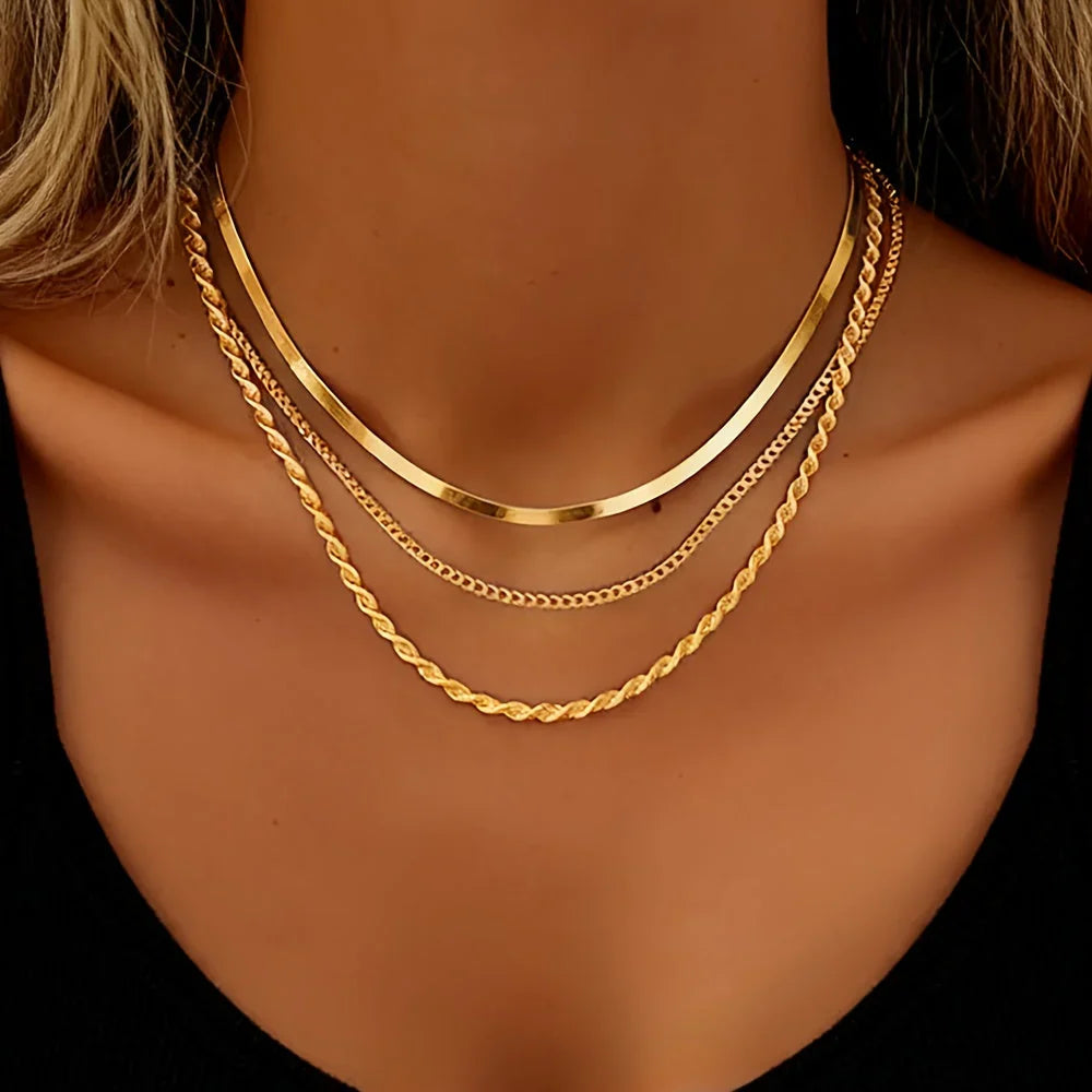 Collier Doré Multirangs Élégant