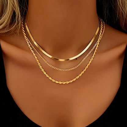 Collier Doré Multirangs Élégant