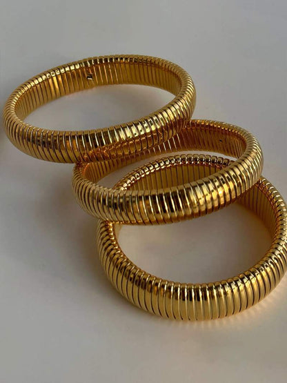 Blanca™ - Brazalete acanalado elegante con diseño moderno y sofisticado