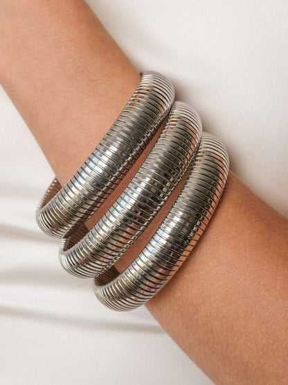 Blanca™ - Brazalete acanalado elegante con diseño moderno y sofisticado