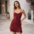 Vestido Carmesí™ | Sensualidad floral con aire irresistible