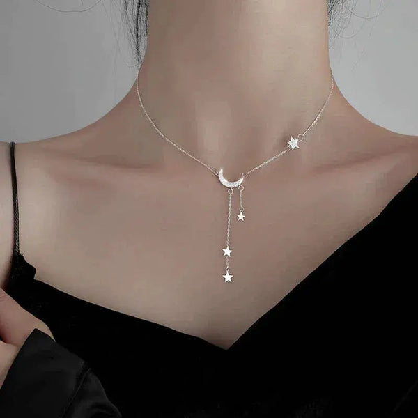 Collar Elegante en Plata con Luna y Estrellas