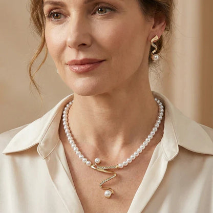 Ensemble collier et boucles d'oreilles avec perles naturelles
