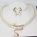 Ensemble collier et boucles d'oreilles avec perles naturelles
