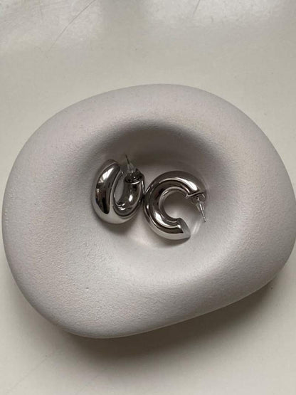 Blanca™ - Aros gruesos elegantes con diseño moderno y sofisticado