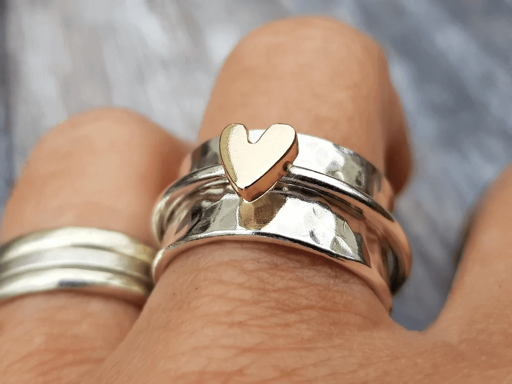 Bague en argent avec cœur en or