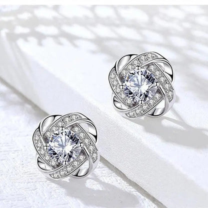 Boucles d'oreilles dorées en spirale florale avec des cristaux