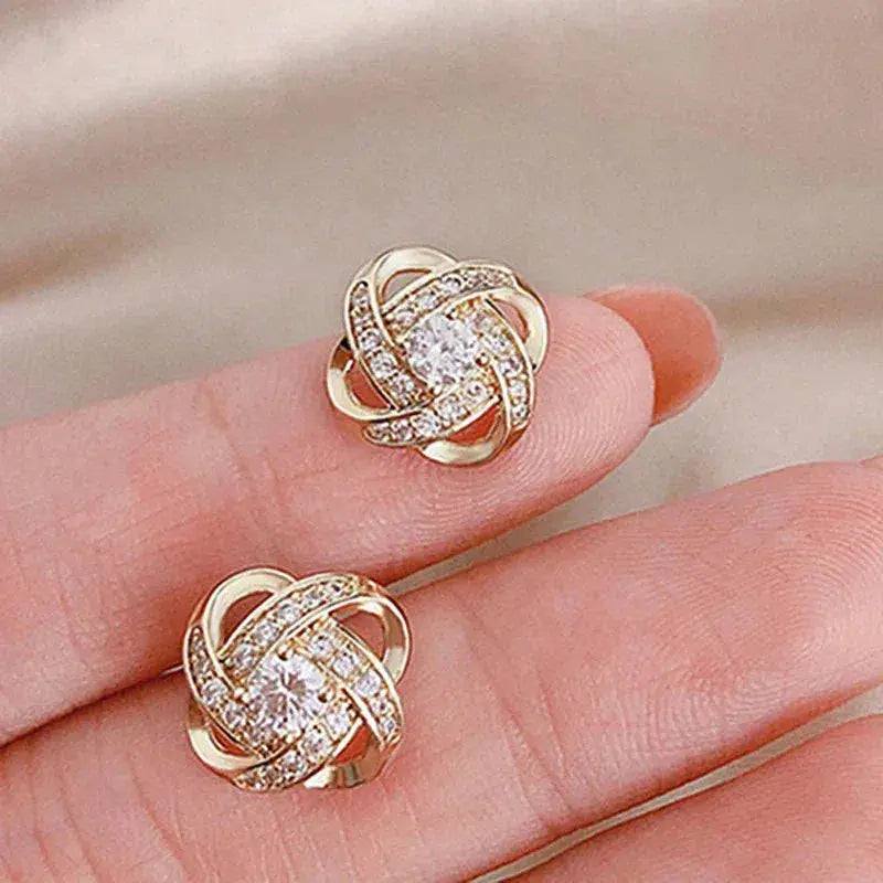 Boucles d'oreilles dorées en spirale florale avec des cristaux