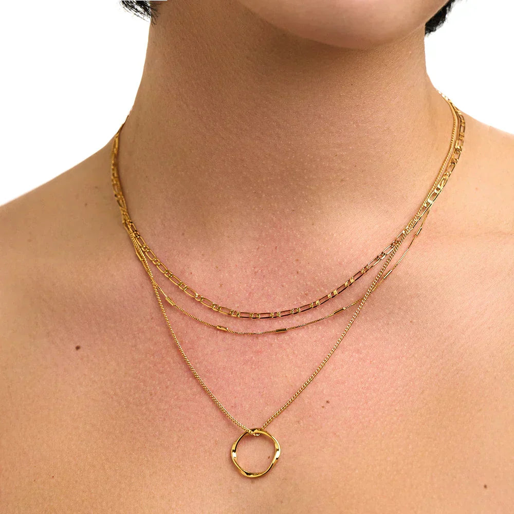 Collier à Cerceau Ouvert à Trois Rangées en Or