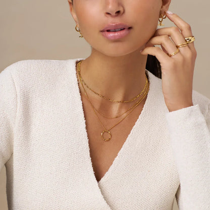 Collier à Cerceau Ouvert à Trois Rangées en Or