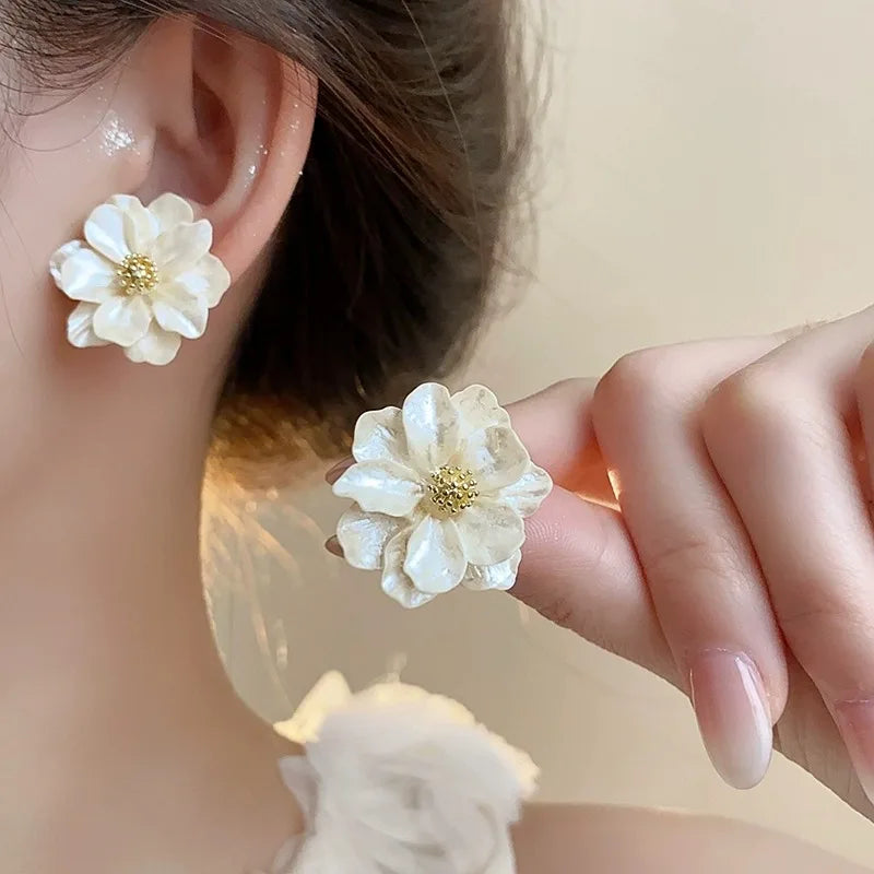 Boucles d'Oreilles Chic à Bouton en Acrylique Blanc