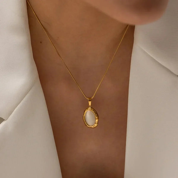 Collier Plaqué Or avec Opale Œil de Chat Ovale