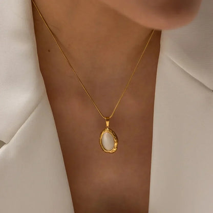 Collier Plaqué Or avec Opale Œil de Chat Ovale