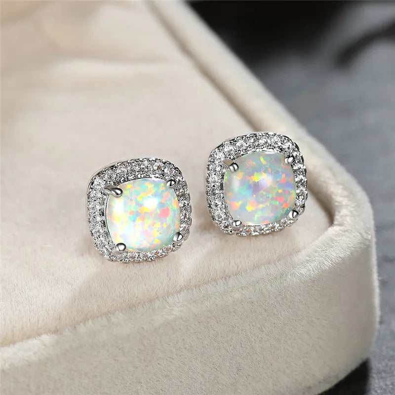 Boucles d'Oreilles Élégantes en Argent avec Opale de Feu Blanc Rond