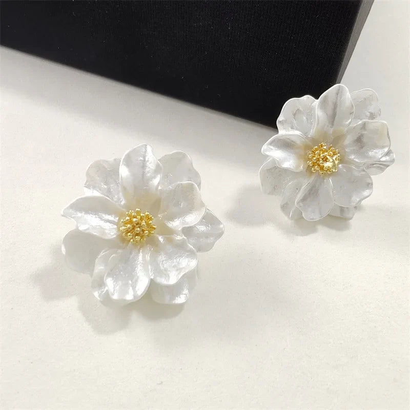 Boucles d'Oreilles Chic à Bouton en Acrylique Blanc