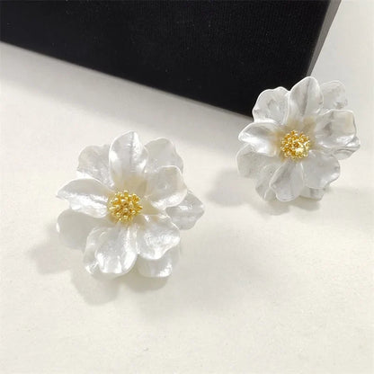 Boucles d'Oreilles Chic à Bouton en Acrylique Blanc