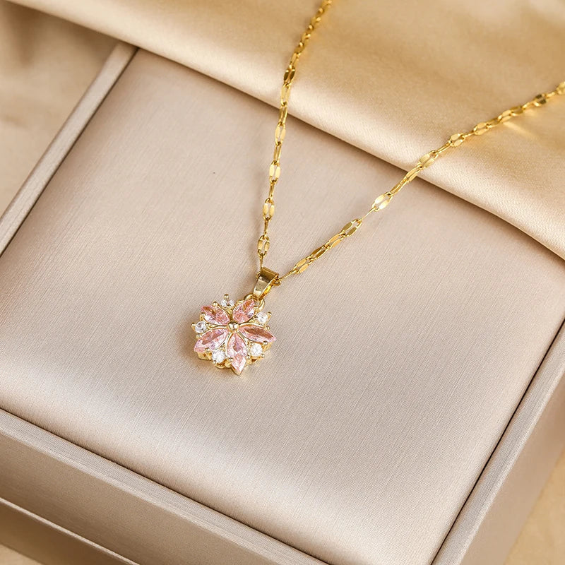 Collar Sakura Rosa Romántico en Acero Inoxidable