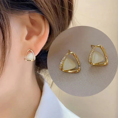 Boucles d'oreilles Sophistiquées Triangulaires avec Opale et Cristaux