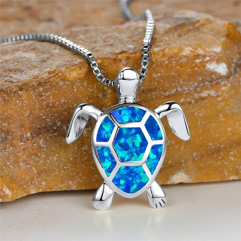 Collier Pendentif Tortue en Opale de Feu Verte Vintage