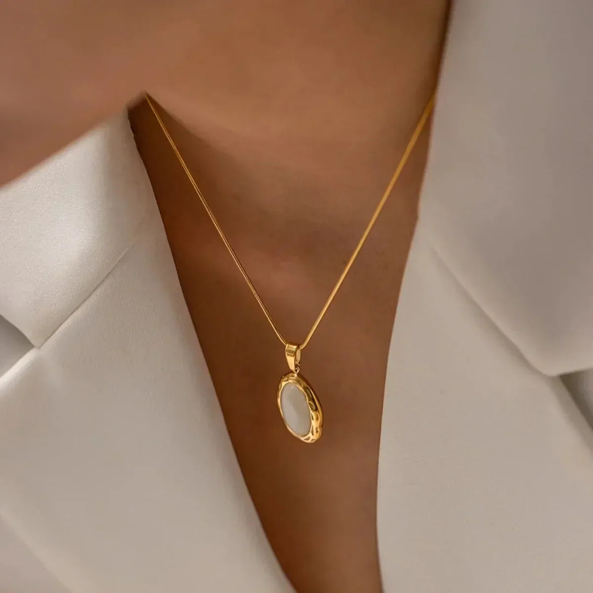 Collier Plaqué Or avec Opale Œil de Chat Ovale