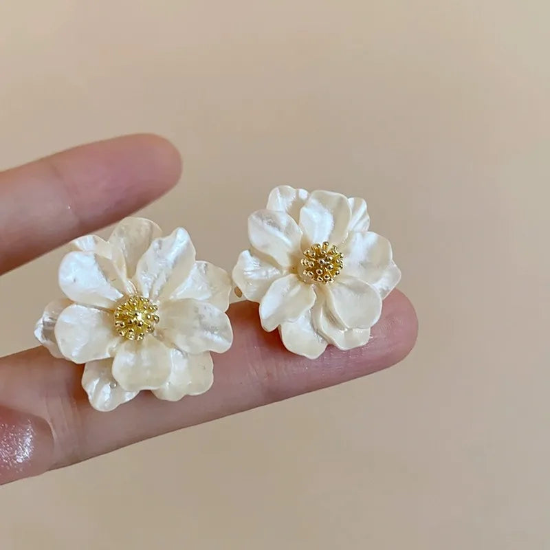Boucles d'Oreilles Chic à Bouton en Acrylique Blanc