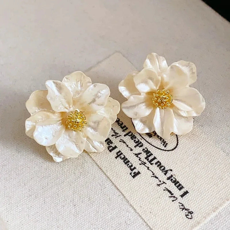 Boucles d'Oreilles Chic à Bouton en Acrylique Blanc