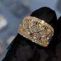 Bague Dorée Rayonnante avec Éclat