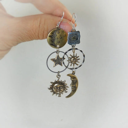 Boucles d'Oreilles Pendantes avec Pendentif Soleil et Lune