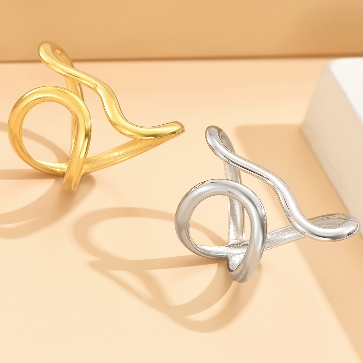 Bague Chic avec Onde Asymétrique