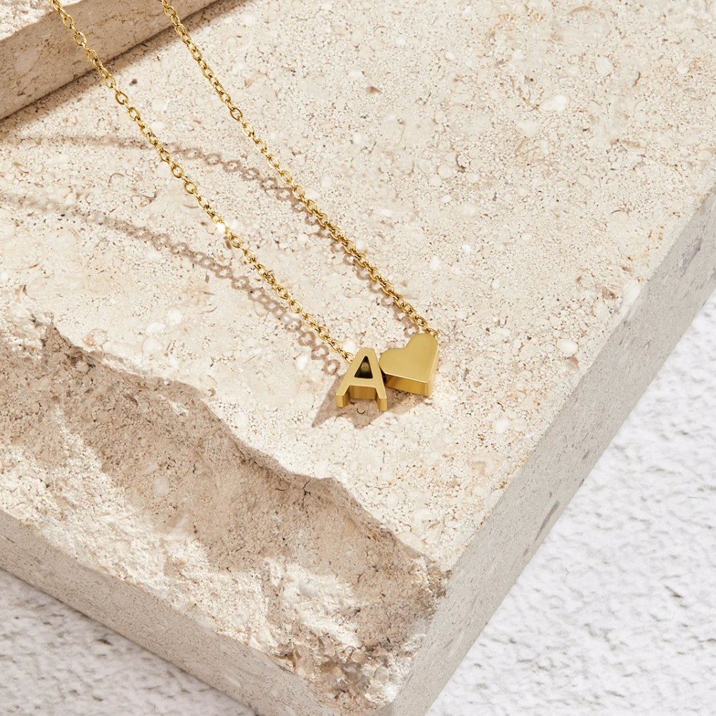 Collier Initial Intemporel avec Pendentif en Cœur