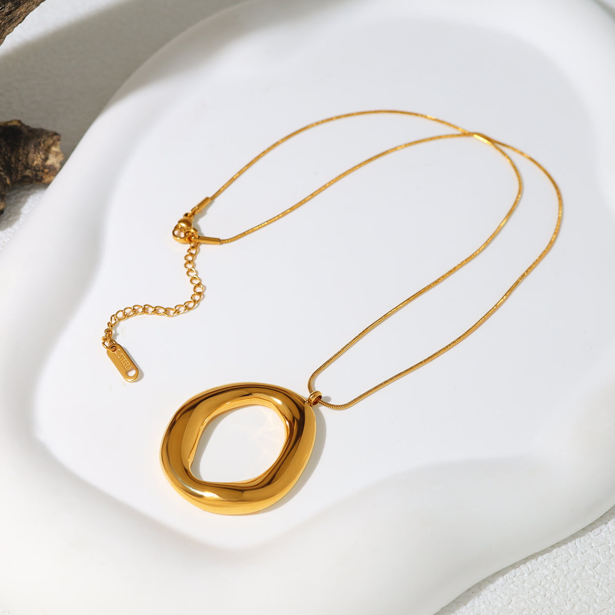 Collier Ovale Doré en Or Plaqué