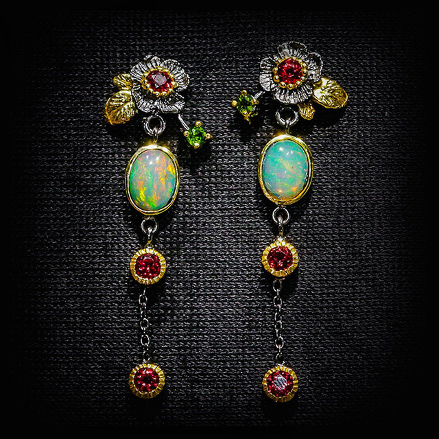 Boucles d'oreilles Boho avec Opale et Zircons Rouges