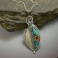 Collier Vintage en Argent avec Feuille Verte et Cristaux