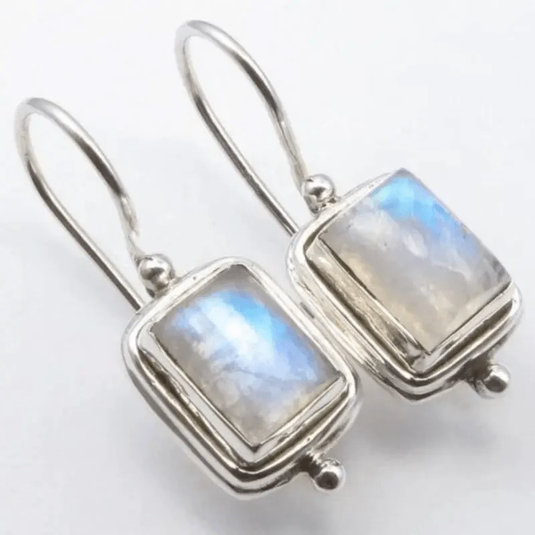 Beatriz – Pendientes Vintage con Piedra de Luna Cuadrada