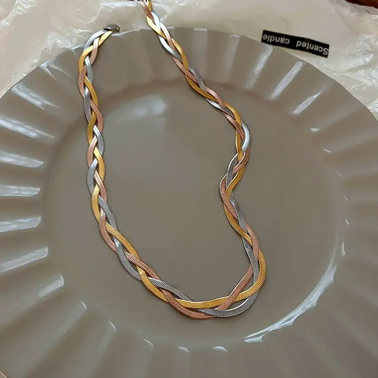 Collier Élégance Chic en Or et Argent