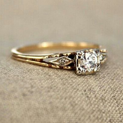 Bague en Or Fin Vintage avec Zircons