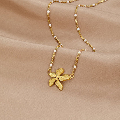 Collier Élégant avec Fleur en Or