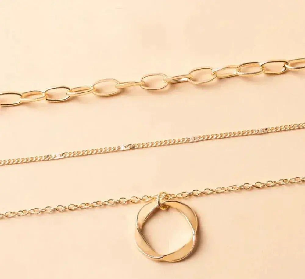 Collier classique en or à couches avec pendentif