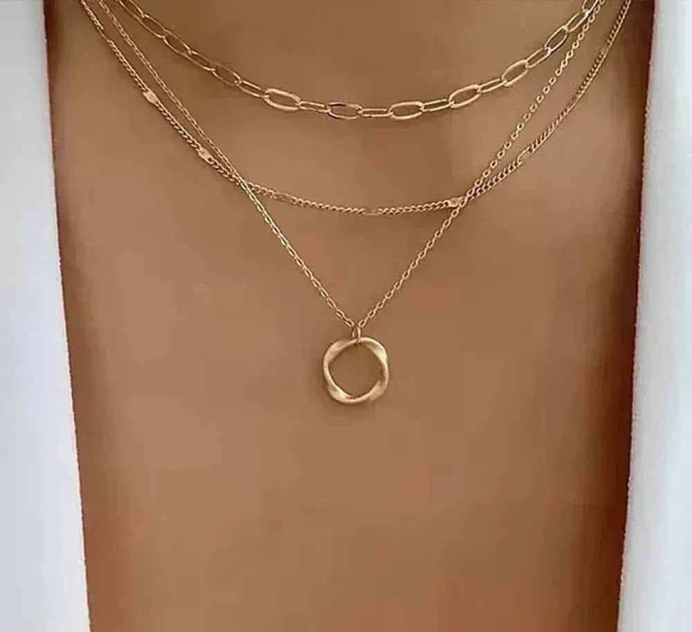 Collier classique en or à couches avec pendentif
